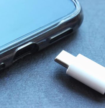 Best Ways to Get Water Out of Charging Port