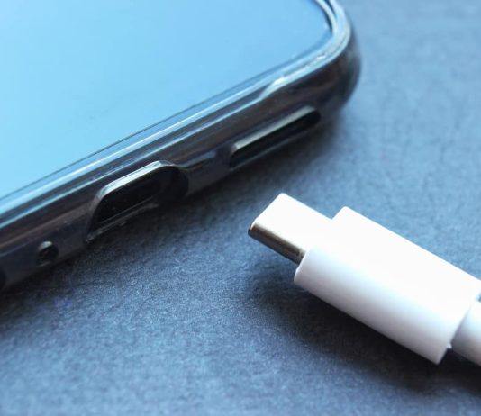 Best Ways to Get Water Out of Charging Port